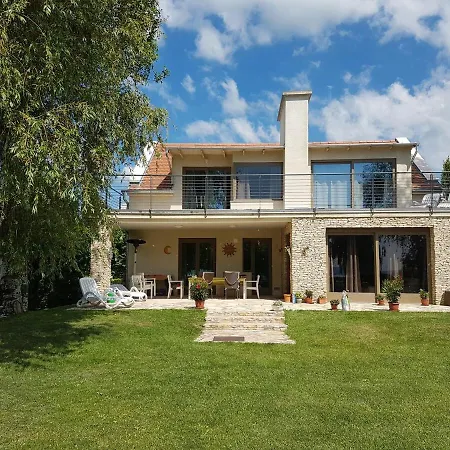 Csendvilla Villa *